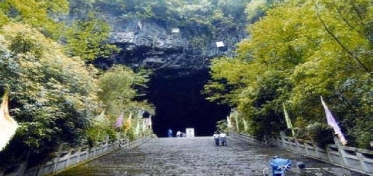 张家界、黄龙洞、烟雨张家界晚会汽车直通车三日游