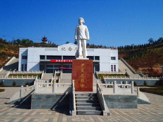 尹林芝烈士陵园