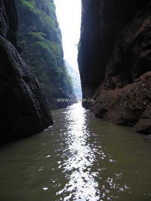 水上一线天