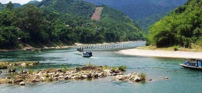 南宁出发到雨卜苗寨风情、龙贡漂流二日游|广西二日游线路及价格