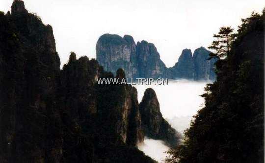 郑州到南宁金秀圣堂山旅游/金秀圣堂山杜鹃花、大瑶山二日游/南宁周边旅游线路