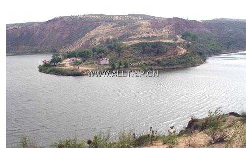 释尼召沙漠人工湖