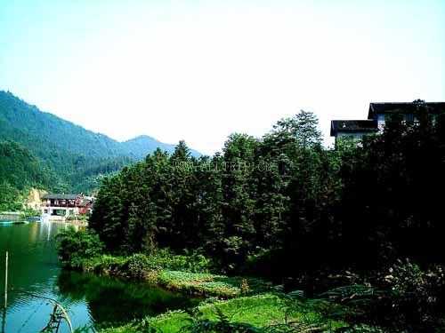 三圣湖