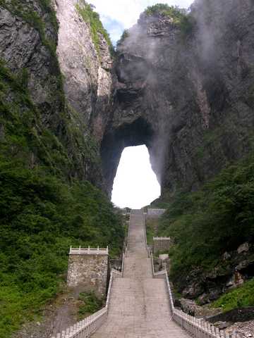 张家界天门山/天门洞/玻璃栈道纯玩双座三日品质游{去天门山