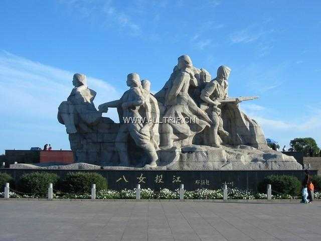 八女群雕
