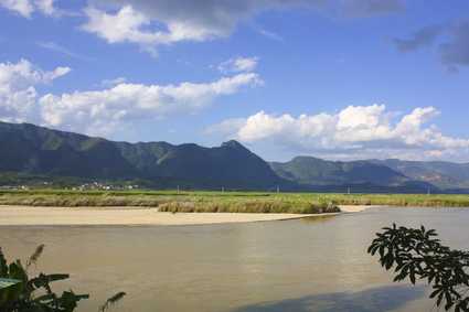 【夕阳红老人团】南宁、昆明、腾冲、芒市双飞5晚6日游